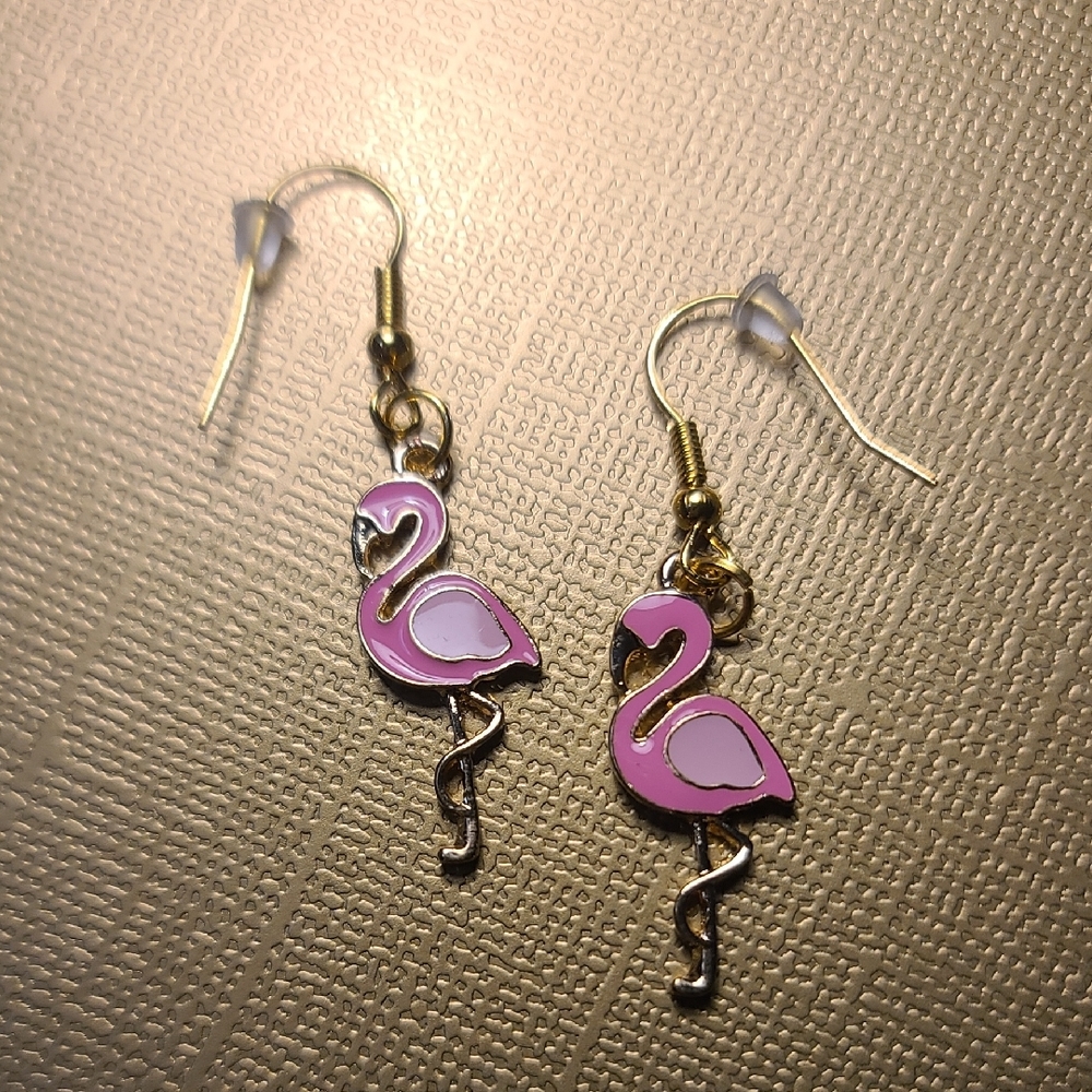 Adorable Flamingo 2 tone Pink and Gold Dangle Earrings NWT